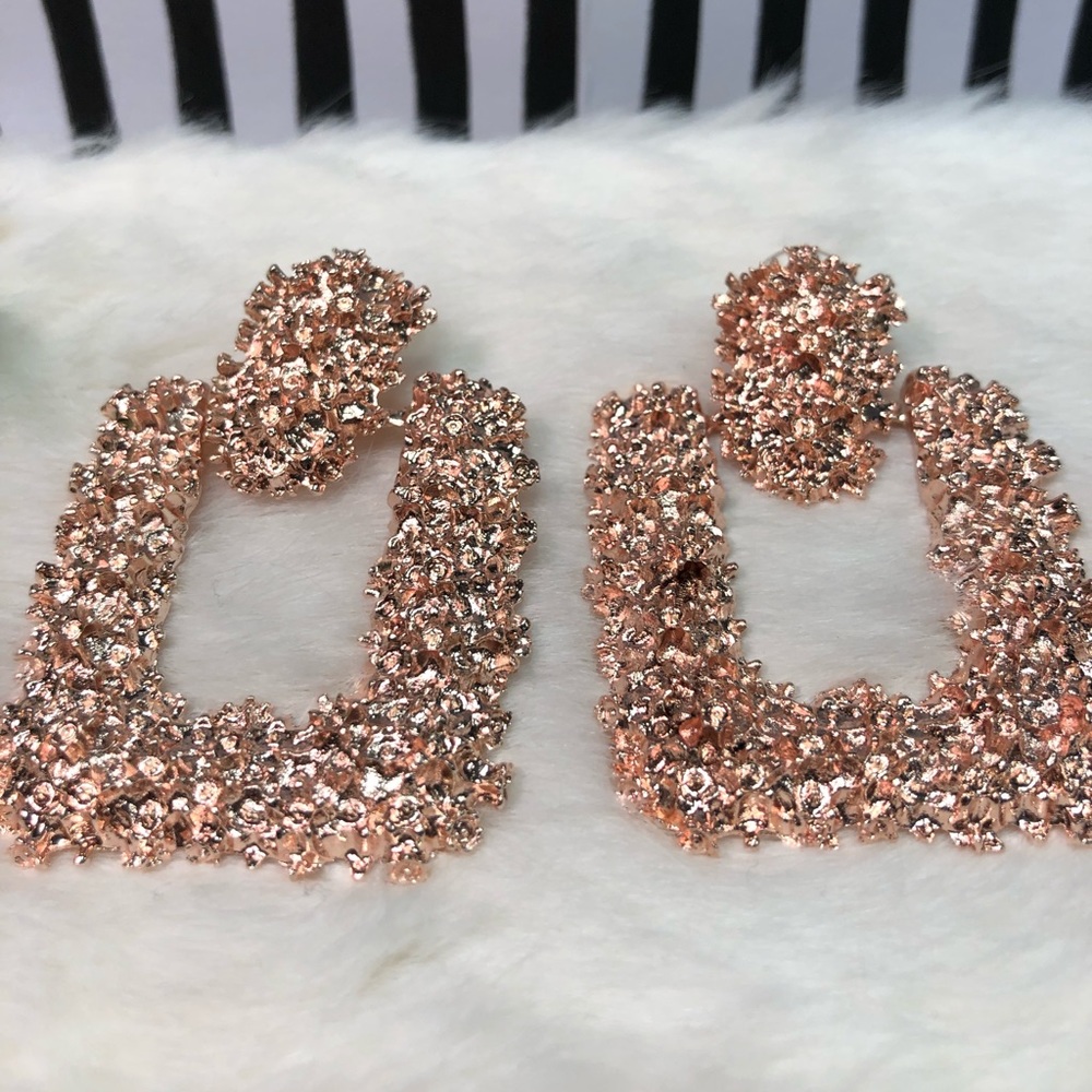 NEW BIG CHUNKY TEXTURED ROSE GOLD EARRINGS - Picture 2 of 4